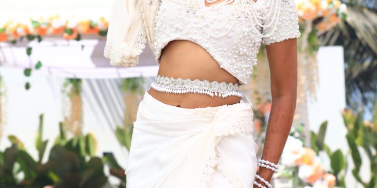 ಮದುವೆಗಾಗಿ ಮಧುಶ್ರೀ ತೊಟ್ಟಿರೋ ವೈಟ್ ಕಾಸ್ಟ್ಯೂಮ್ ಸಖತ್ ಕಾಸ್ಟ್ಲಿ