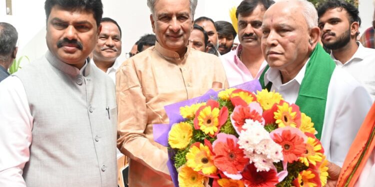 ಡಾಲರ್ಸ್ ಕಾಲೋನಿಯ ತಮ್ಮ ನಿವಾಸದಲ್ಲಿ ಆಪ್ತರು ಮತ್ತೆ ಪಕ್ಷದ ಕಾರ್ಯಕರ್ತರ ಭೇಟಿ!