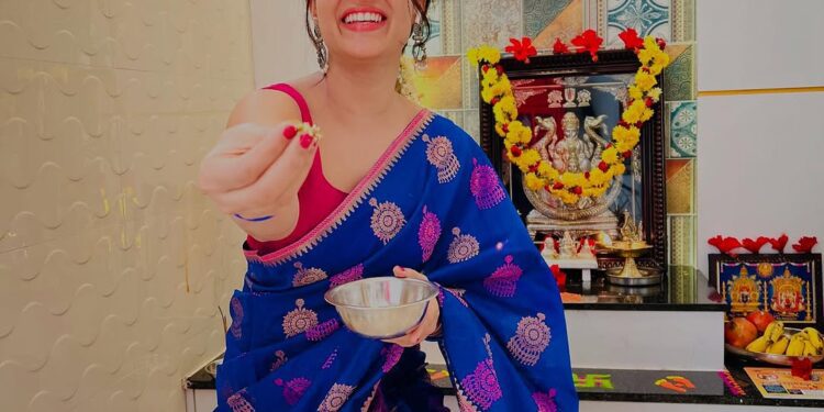 ಪೂಜೆ ಮಾಡಿ ಹೋಳಿಗೆ ಊಟ ಸವಿದ ಬೃಂದಾ