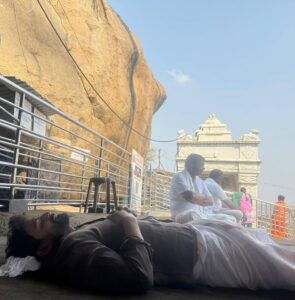 ಶ್ರೀ ಜೇನುಕಲ್ಲು ಸಿದ್ದೇಶ್ವರ ಸ್ವಾಮಿಯ ಸನ್ನಿಧಿಯಲ್ಲಿ “ವಿದ್ಯಾಪತಿ” from april 10th in your nearest theaters. (3)