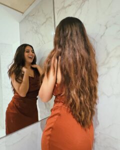 Me and my bathroom selfies minding our own business.. you should too… #nivedithagowda (4)