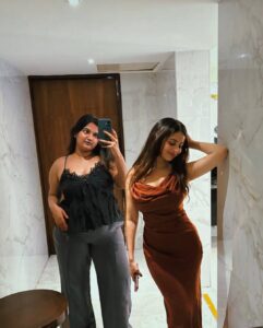 Me and my bathroom selfies minding our own business.. you should too… #nivedithagowda (5)