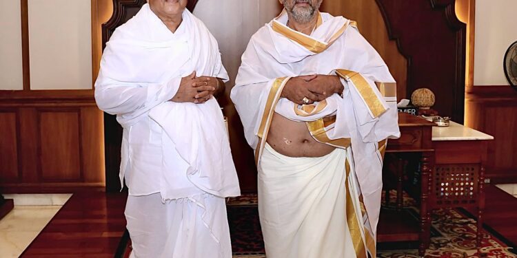 ವೀರೇಂದ್ರ ಹೆಗ್ಗಡೆ ಅವರ ಜೊತೆ ಡಿಸಿಎಂ ಮಾತುಕತೆ