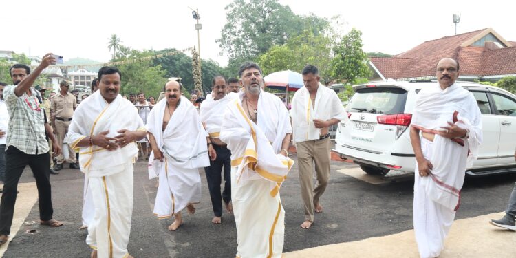 ಭಾನುವಾರ ಬೆಳಗ್ಗೆಯೇ ಧರ್ಮಸ್ಥಳಕ್ಕೆ ಡಿಸಿಎಂ ಭೇಟಿ