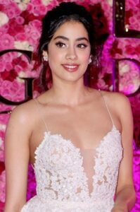 Janhvi kapoor graces lux golden rose awards 2018 (01) (1)