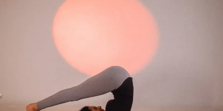 ಶವಾಸನದಂತಹ ಯೋಗಾಸನಗಳನ್ನು ಅಭ್ಯಾಸ ಮಾಡಿದರು