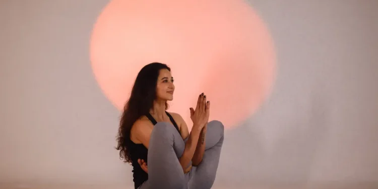 ಕನ್ನಡ ನಟಿ ರಾಧಿಕಾರಿಂದ ಯೋಗ ಪಾಠ