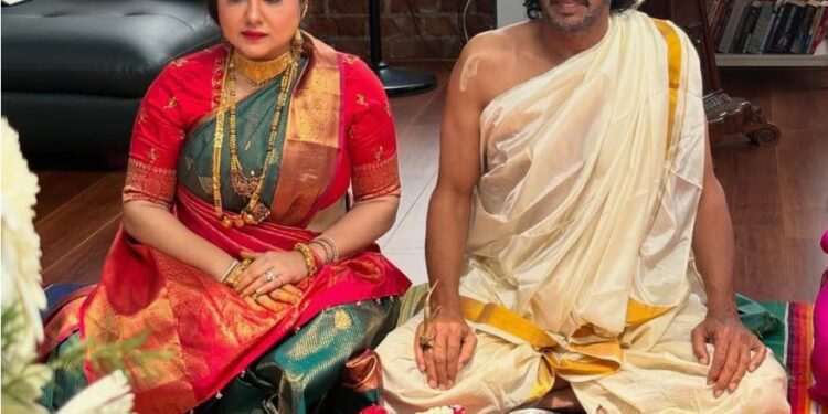 ಸಾಂಪ್ರದಾಯಿಕ ಉಡುಗೆಯಲ್ಲಿ ಮಿಂಚಿದ ಪ್ರಿಯಾಂಕಾ-ಉಪೇಂದ್ರ ದಂಪತಿ