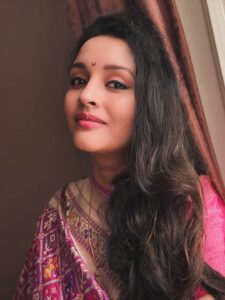 Lots of dark thick eye liner makes everything good👁️👀wishing you all deepawali shubhakankshalu