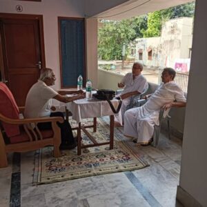 Thalaivar latest pics from #rishikesh#thalaivar #rajinikanth #rajini #coolie #superstarrajinika (2)