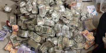 30 ಸಾವಿರ ಲಂಚದ ಹಣ ಹುಡುಕುತ್ತಾ ಹೊರಟವರಿಗೆ ಸಿಕ್ಕಿದ್ದು 4 ಕೋಟಿ..!