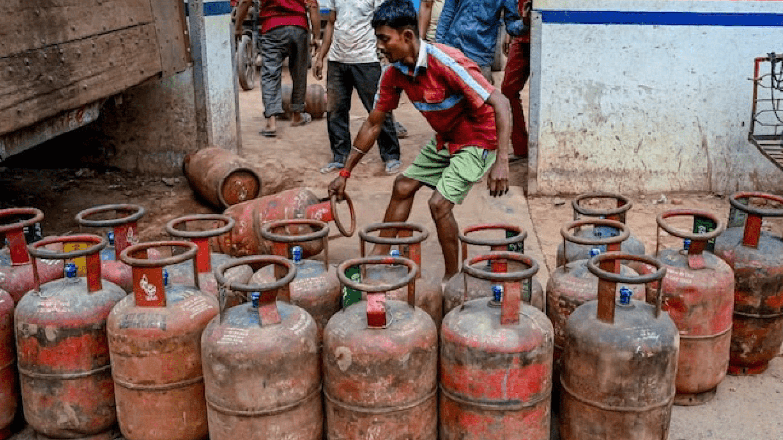 ರಾಜ್ಯದಲ್ಲಿ LPG ಗ್ಯಾಸ್ ಸಿಲಿಂಡರ್ ಕೊರತೆ: ಹೋಟೆಲ್ ಮುಚ್ಚಲು ನಿರ್ಧರಿಸಿದ ಮಾಲೀಕರು