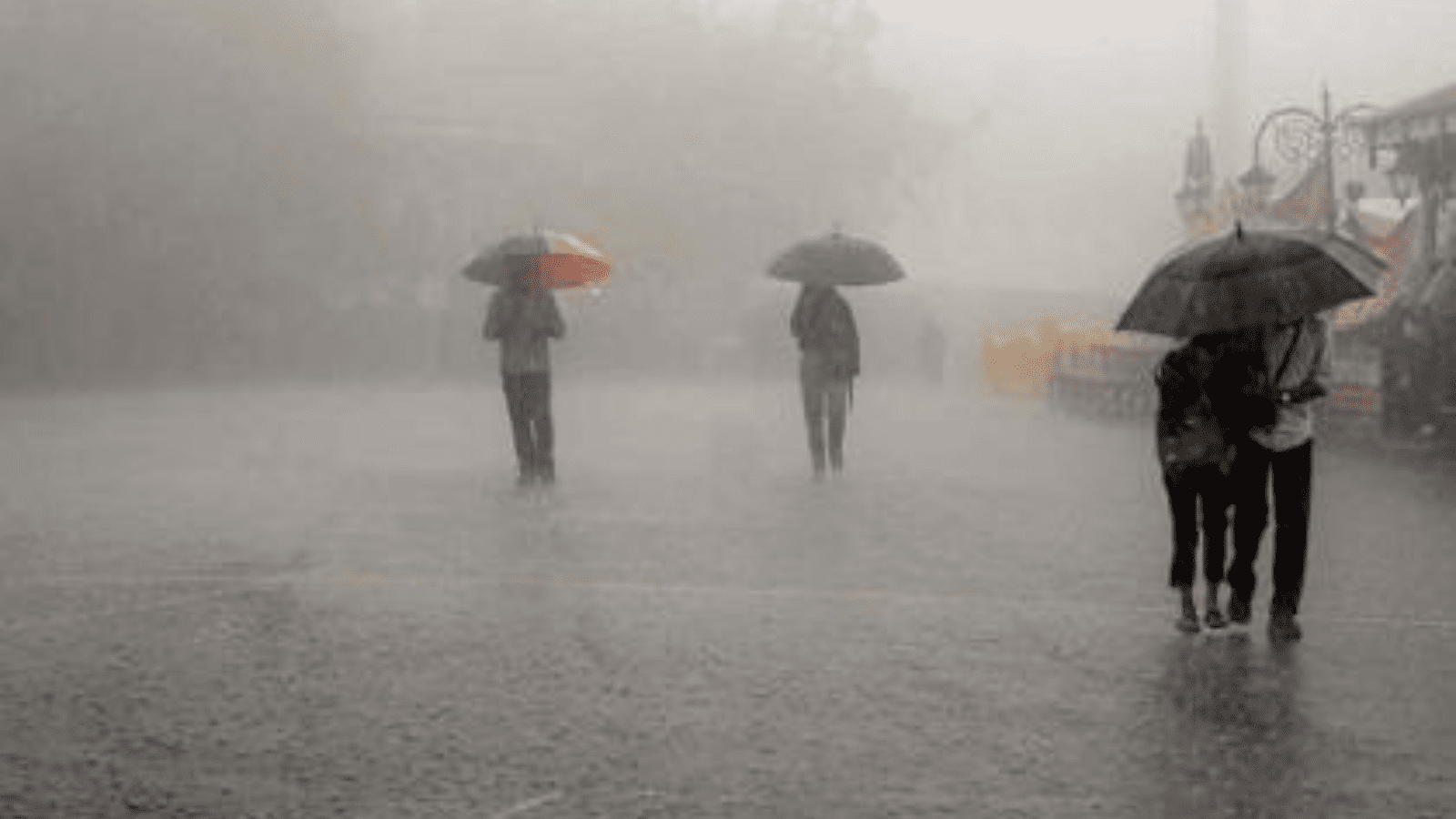 ರಾಜ್ಯದಲ್ಲಿ ಮತ್ತೆ ಮಳೆಯ ಅಬ್ಬರ: ಬೆಂಗಳೂರು ಸೇರಿ 15 ಜಿಲ್ಲೆಗಳಿಗೆ ಗುಡುಗು ಸಹಿತ ಮಳೆ