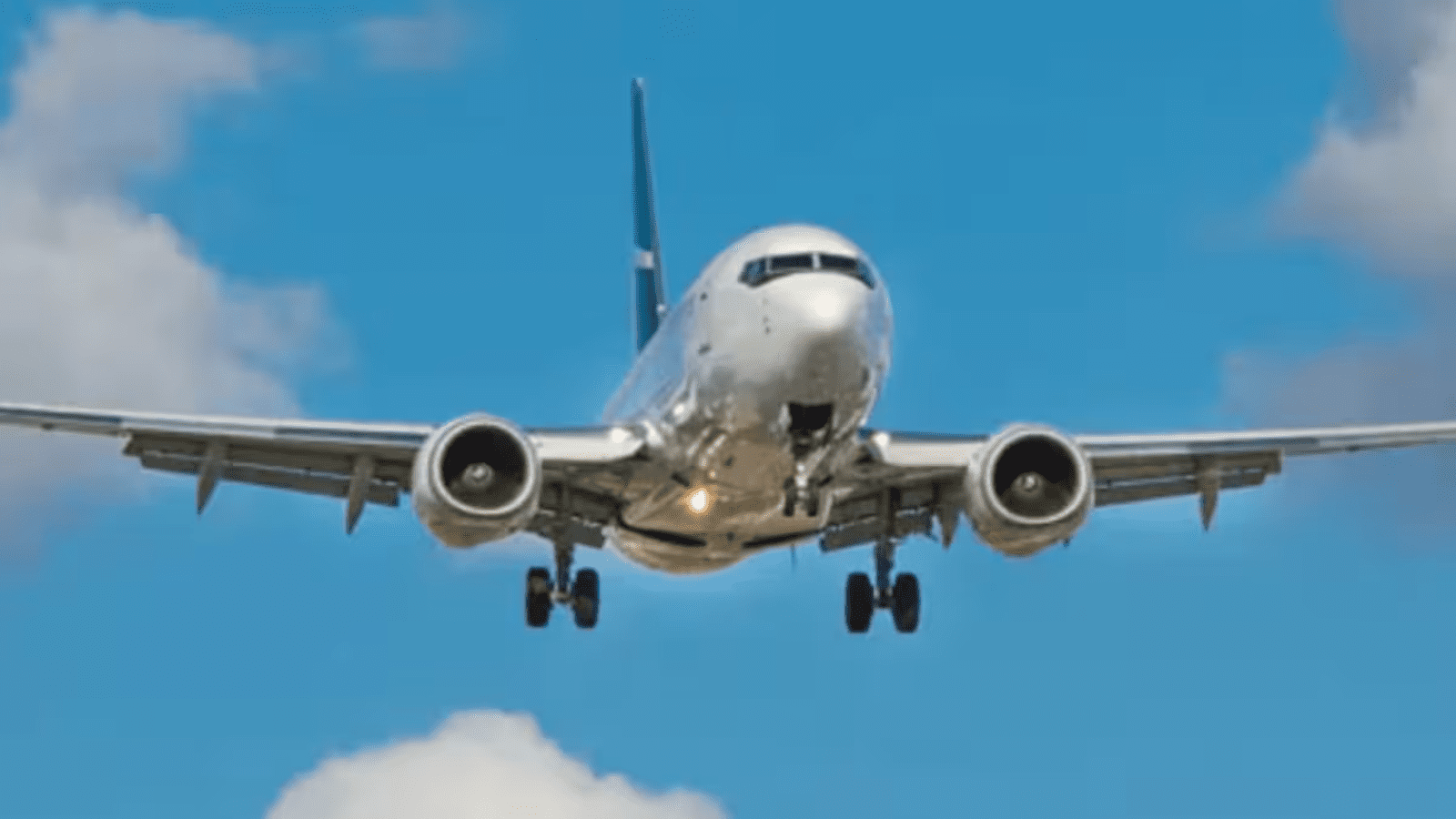 ಜೆಟ್ ಇಂಧನ ಬೆಲೆ ಜಿಗಿತ: ವಿದೇಶೀ ಏರ್ಲೈನ್ಸ್‌ಗೆ ಡಬಲ್ ಶಾಕ್, ದೇಶೀಯ ಫ್ಲೈಟ್‌‌ಗಳಿಗೆ 8.5% ಏರಿಕೆ