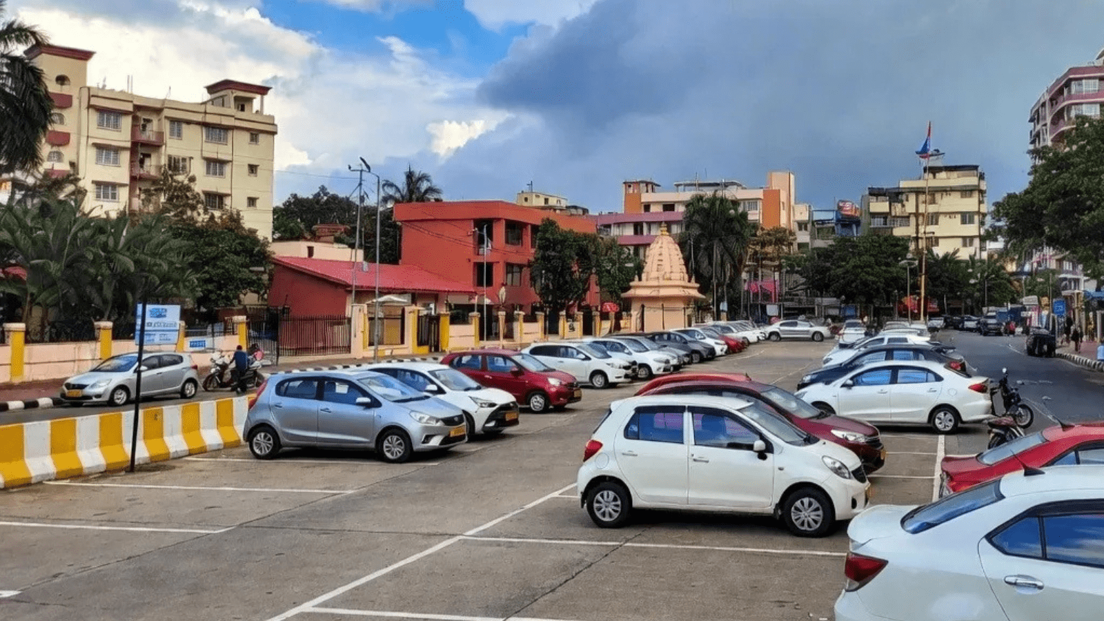 ವಾಹನ ಸವಾರರಿಗೆ ಬಿಗ್‌ ಶಾಕ್: ಬೆಂಗಳೂರಿನ 42 ರಸ್ತೆಗಳಲ್ಲಿ ‘ಪೇ ಅಂಡ್ ಪಾರ್ಕ್’ ಜಾರಿ