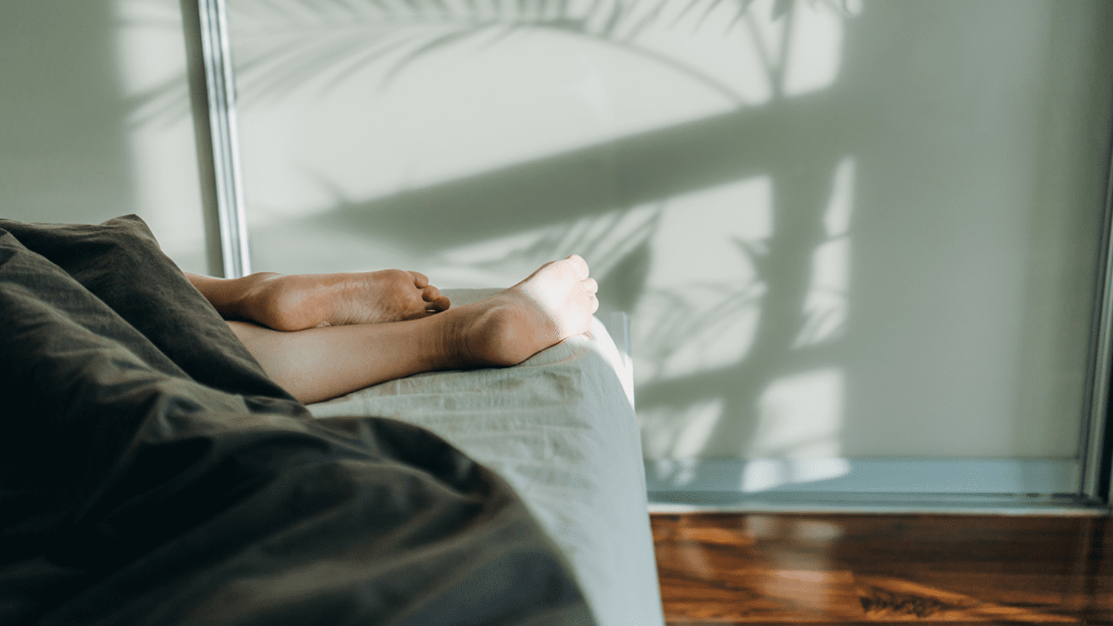 ನಿದ್ರಾಹೀನತೆಯಿಂದ ಬಳಲುತ್ತಿದ್ದೀರಾ ? ಹಾಗಾದ್ರೆ ರಾತ್ರಿ ಮಲಗುವ ಮುನ್ನ ಈ ಸಿಂಪಲ್‌ ಟಿಪ್ಸ್‌ ಅನುಸರಿಸಿ ನೋಡಿ