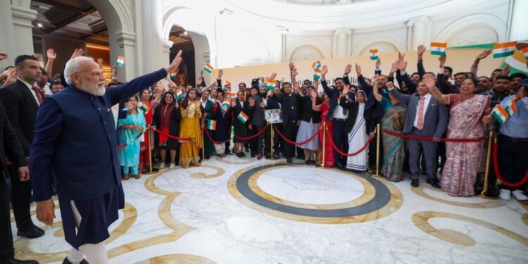 ಇಟಲಿಯ ಕಲಾವಿದರಿಂದ ಪ್ರಧಾನಿ ಮೋದಿಗೆ ವಿಶೇಷ ಉಡುಗೊರೆ