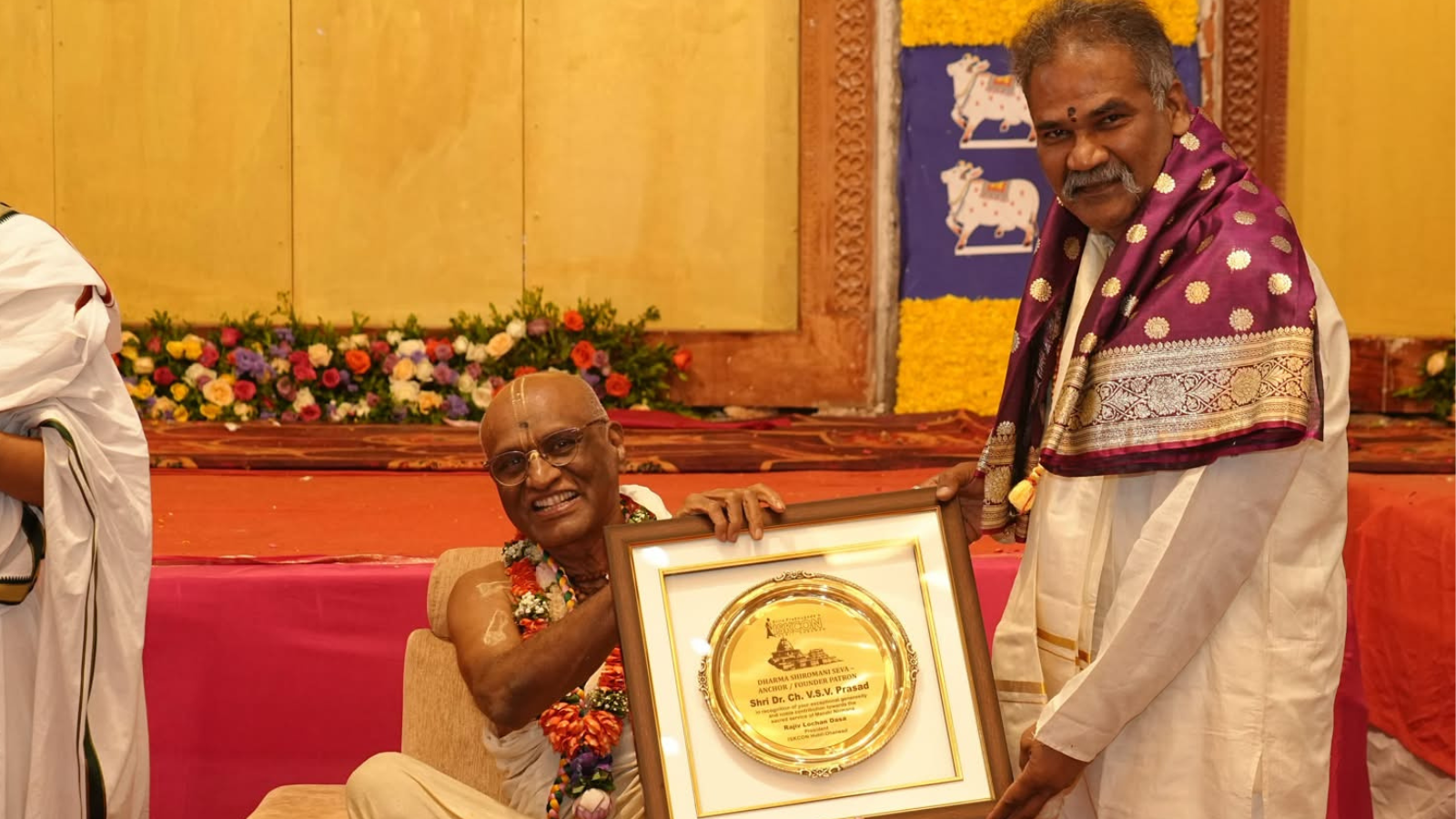 ಹುಬ್ಬಳ್ಳಿ-ಧಾರವಾಡದ ಇಸ್ಕಾನ್‌ನಲ್ಲಿ ಪ್ರಾಣ ಪ್ರತಿಷ್ಠಾ ಮಹೋತ್ಸವ: ಡಾ.ವಿ.ಎಸ್.ವಿ ಪ್ರಸಾದ್ ಅವರಿಗೆ ಅಭಿನಂದನೆ