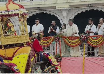 ಕಂದಕಕ್ಕೆ (3)